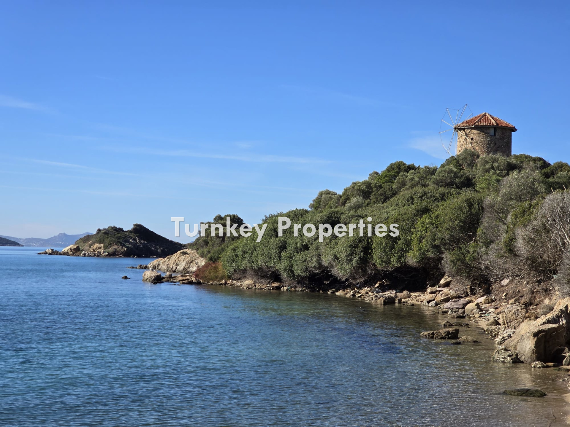 Adabükü Doktorlar Sitesinde Denize Yakın Satılık İkiz Villa Bahçe